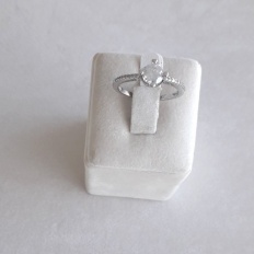 Silver ring with zirconia