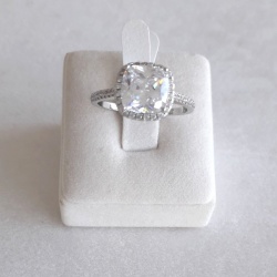 Silver ring with zirconia